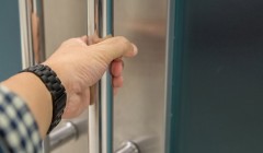 房東無故進入房客屋內，恐觸犯侵入住宅罪